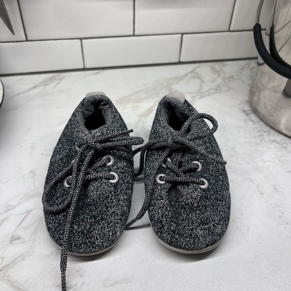 Allbirds “smallbirds” Merino wool toddler shoes in GUC Heathered grey